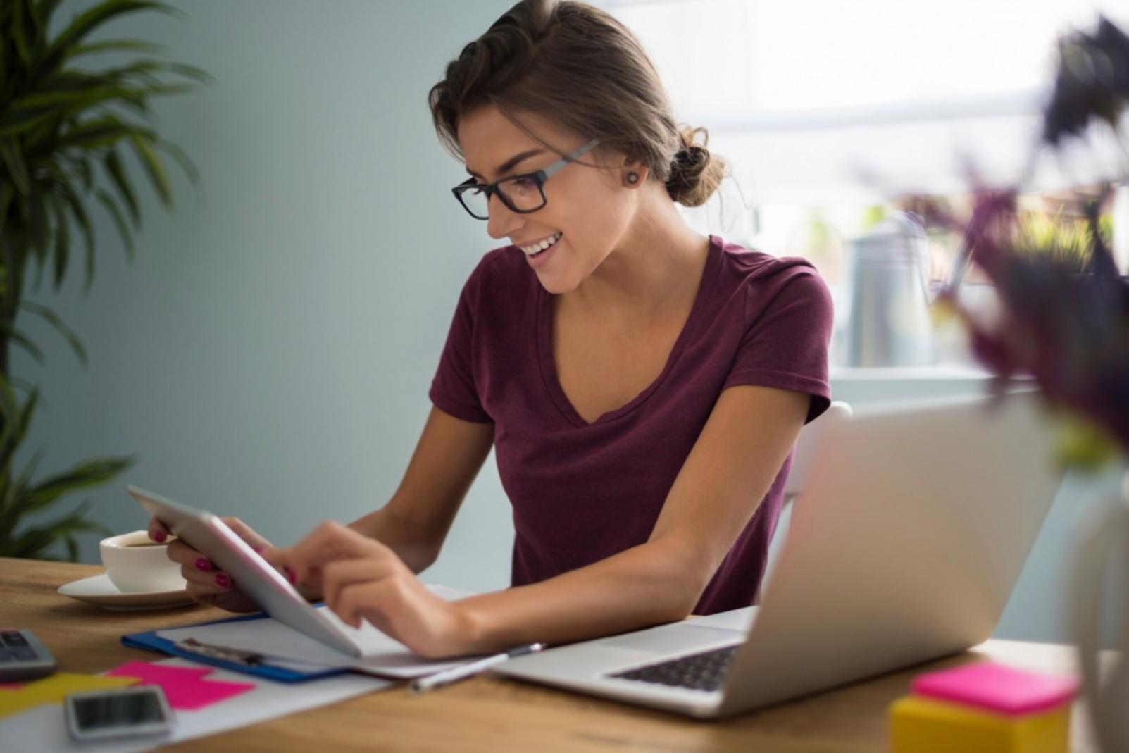 Financial planning workspace showing documents and analysis tools