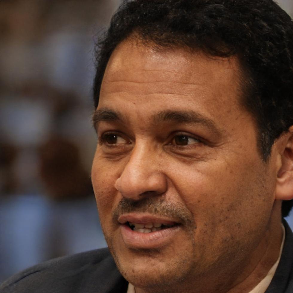 Professional headshot of male instructor with expertise in business financial planning